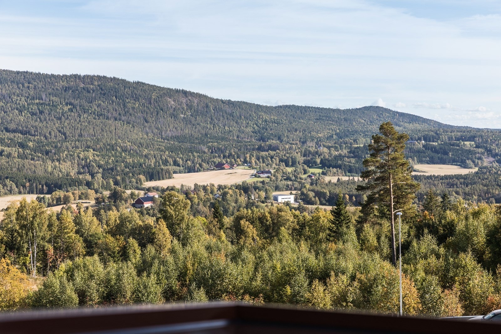 Her får man inntrykket av den gode utsikten fra stuen. Galleribilde