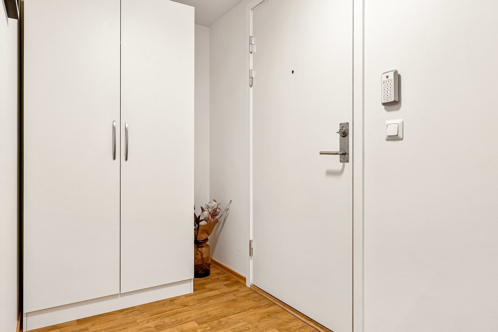 Også her tilhørende garderobeløsning. Galleribilde