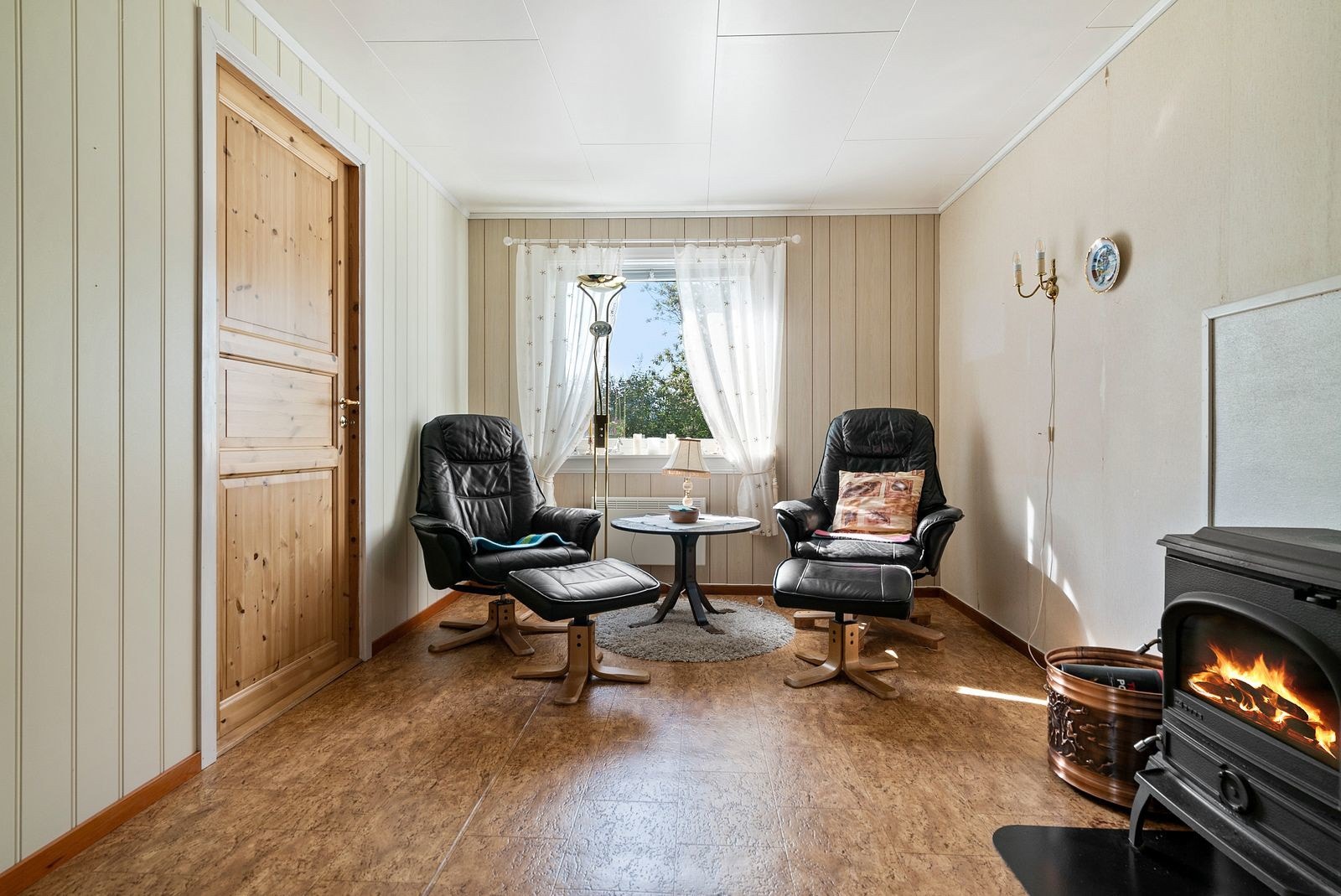 Vedfyring i stuen gir en lun og god amosfære Galleribilde