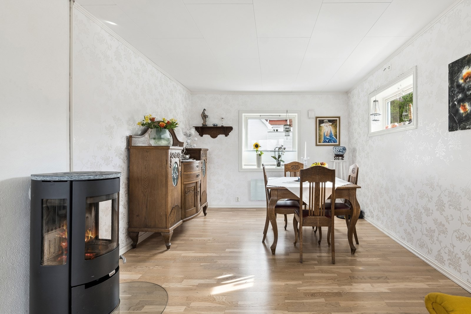 Plass for stort spisebord hvor familie og venner kan samles over et godt måltid! Galleribilde