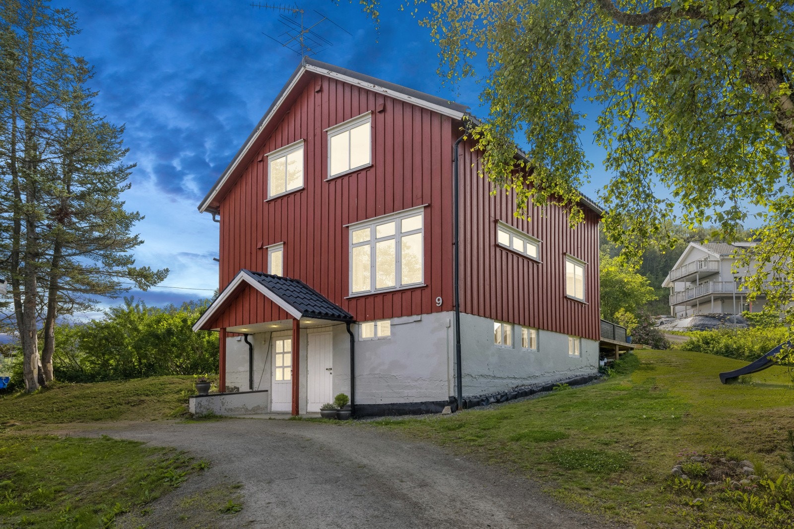 Fotoshoppet kveldsbilde. Galleribilde