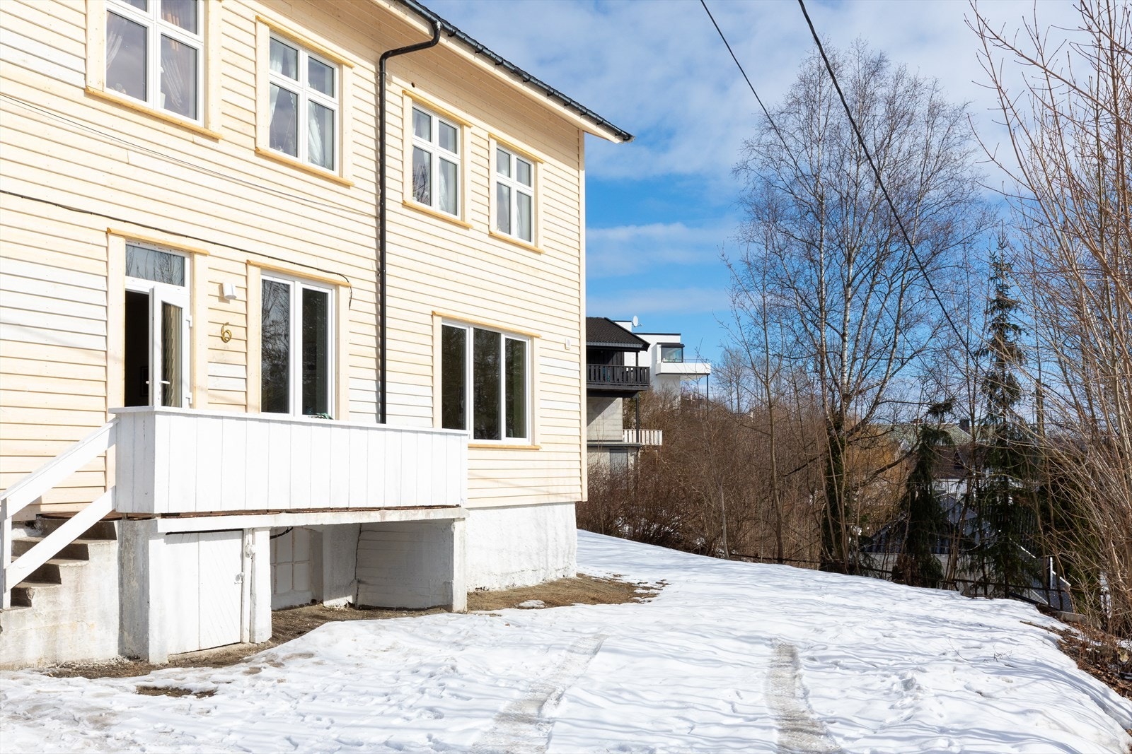 Romslig felles tomt/hage Galleribilde