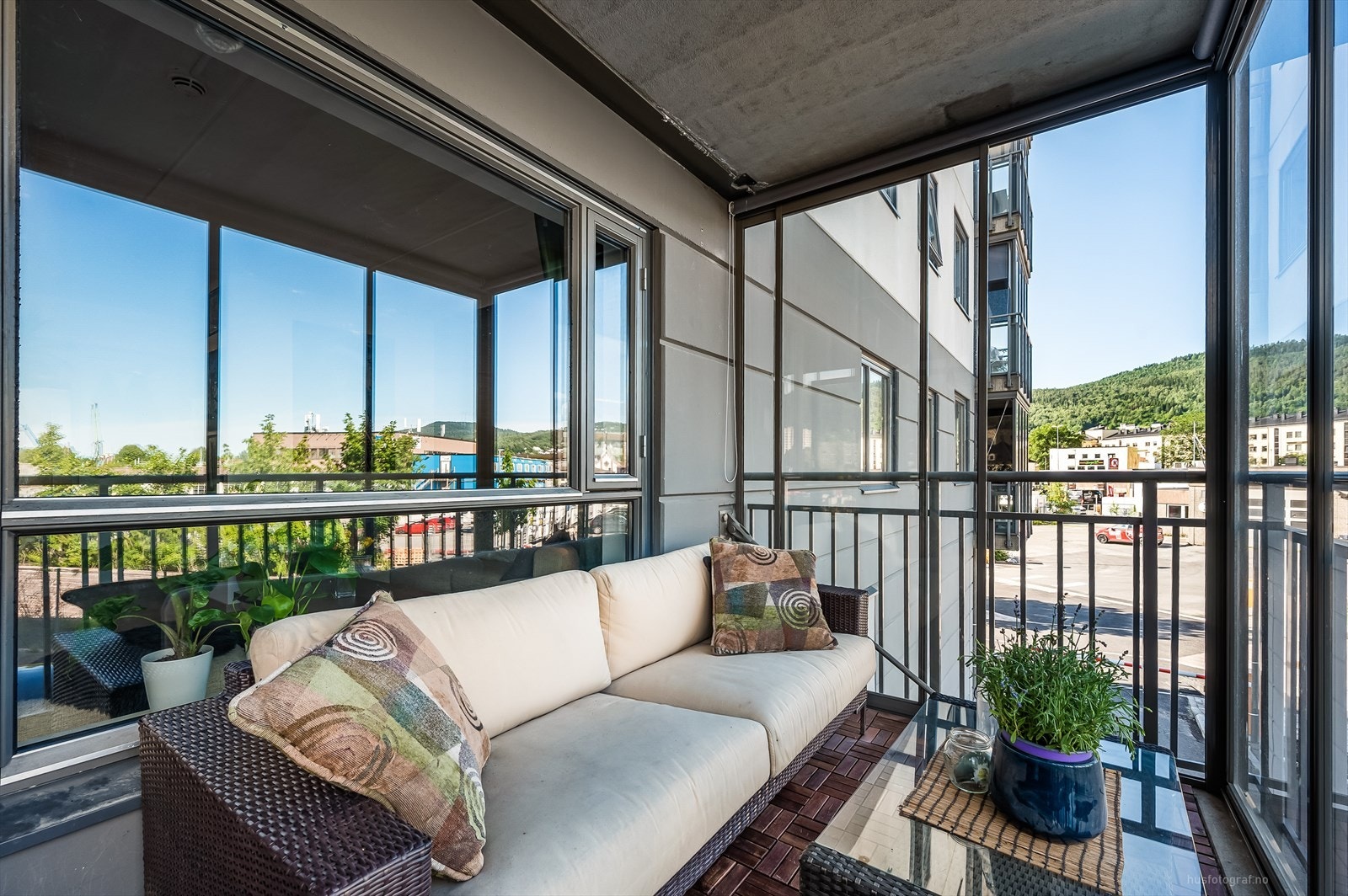 Topp moderne og innbydende leilighet med flott balkong. Galleribilde