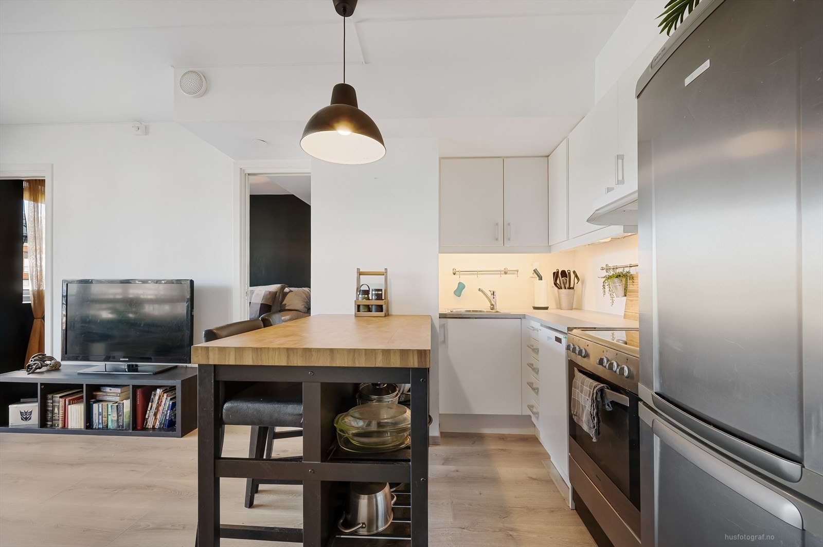 Praktisk barløsning gi både ekstra benk- og oppbevaringsplass. Galleribilde