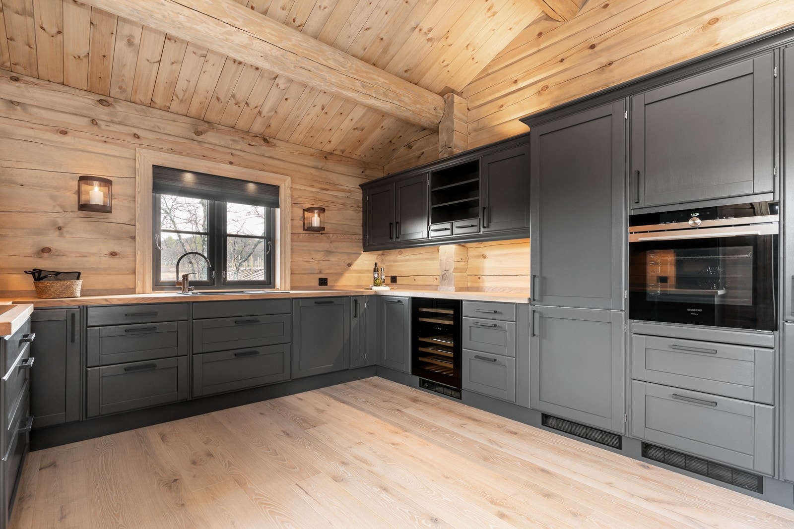 Kjøkken med integrerte hvitevarer Galleribilde