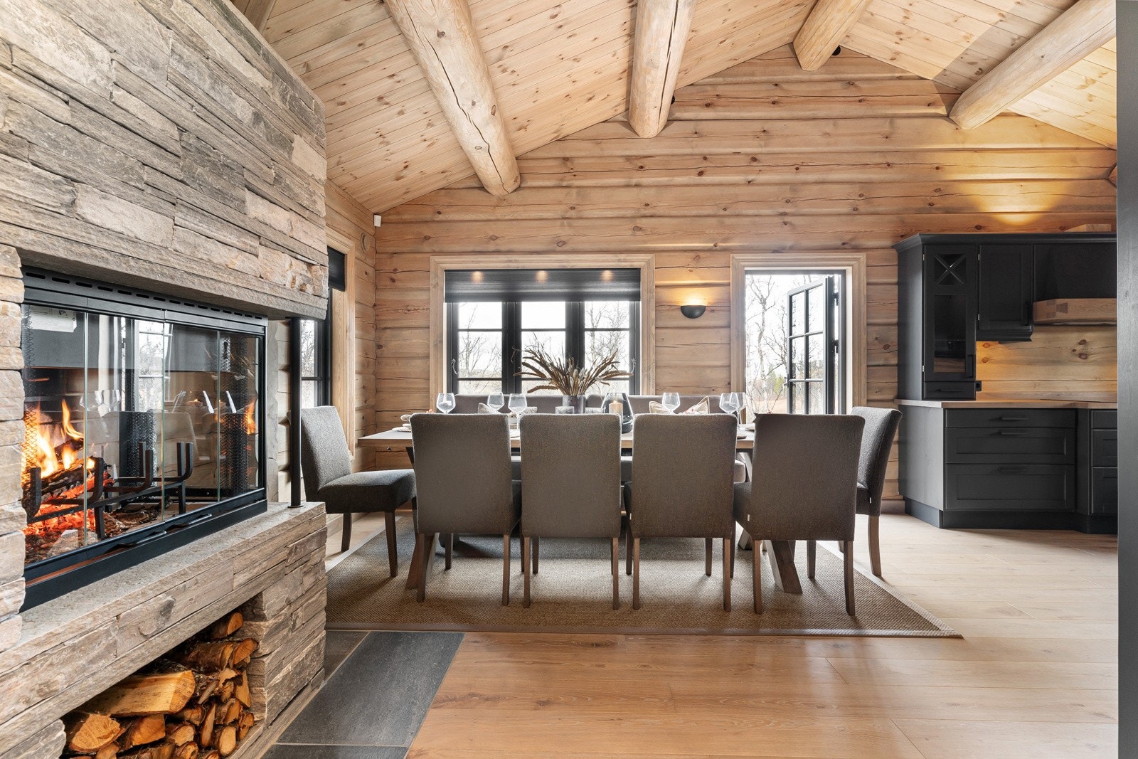 Spisestue med plass til 10 medfølger Galleribilde