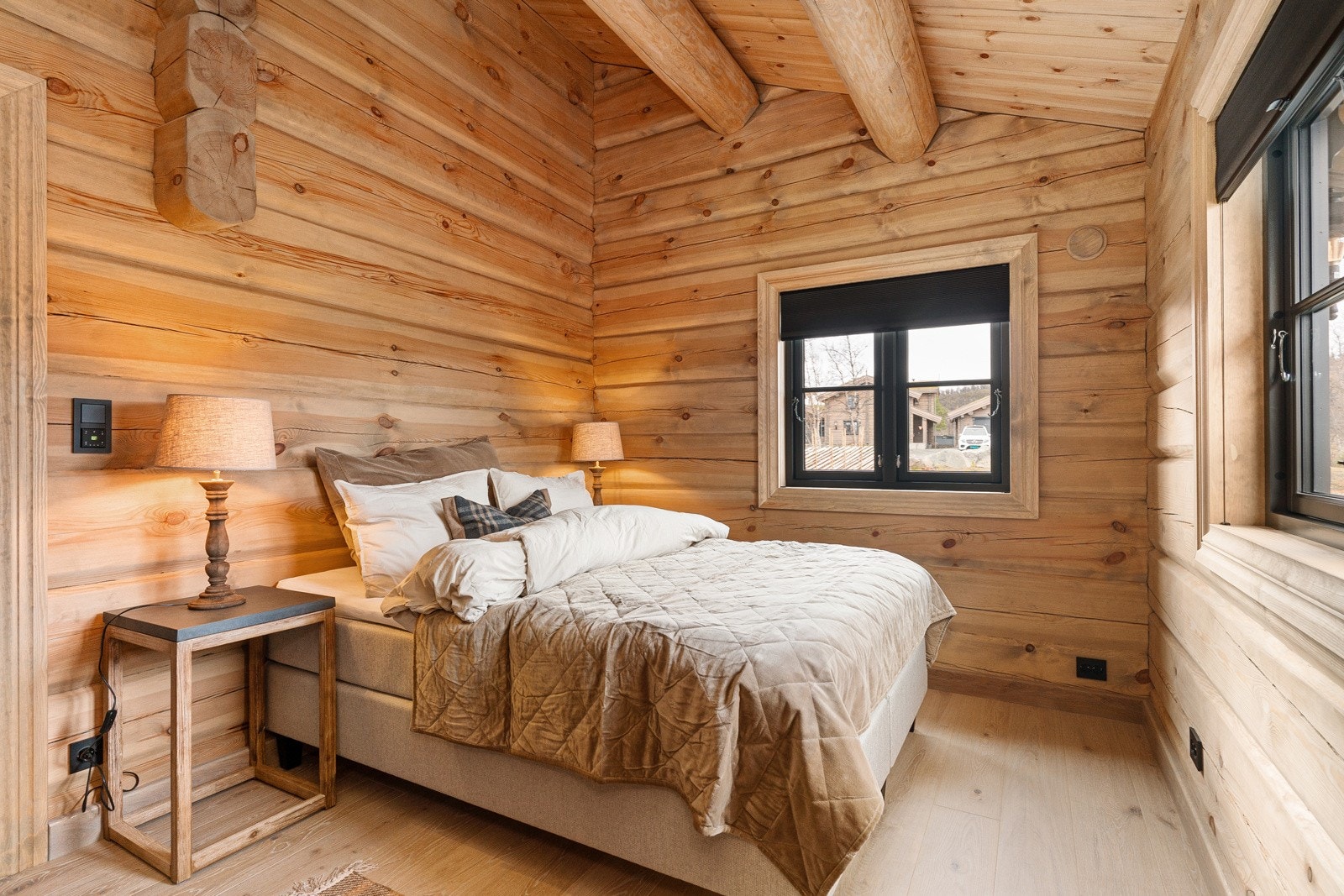 Et av 4 soverom. All innredning medfølger. Galleribilde