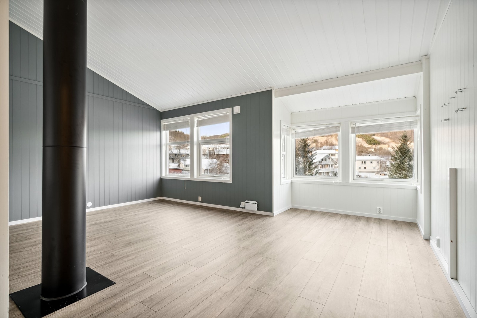Her har du landlig utsikt mot omgivelsene. Gode solforhold fra morgen til kveld. Galleribilde