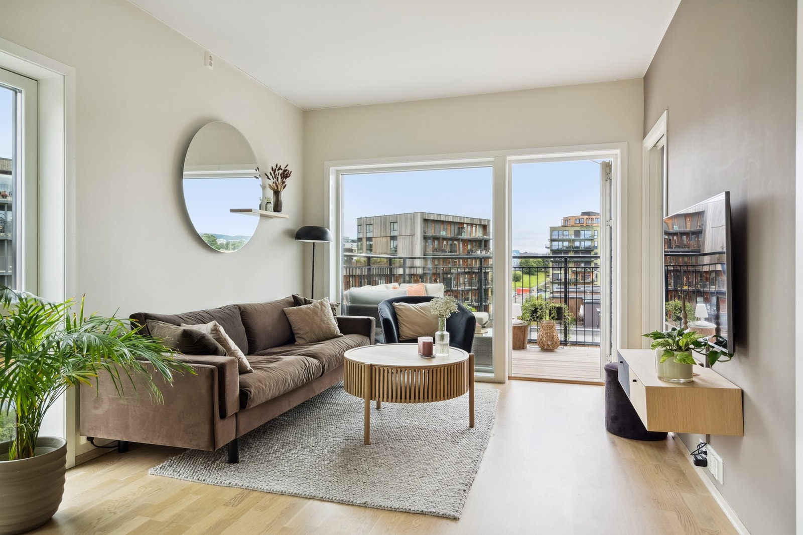 Eiendomsmegler 1 v /Anton Kopreitan ønsker deg velkommen til Ladeveien 19! -En moderne 3-roms beliggende i 5. etasje(toppetasjen) på attraktive Lilleby Galleribilde