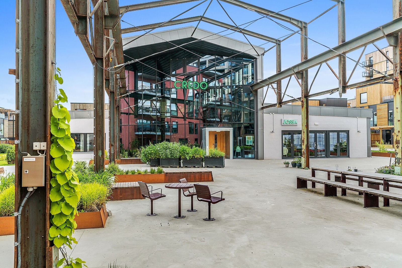 Credo ligger bare noen få meters gange fra leiligheten. På Credo finner du mat laget på gode lokale råvarer. Restauranten er for øvrig en av tre restauranter i Trondheim som har Michelin stjerne. Galleribilde