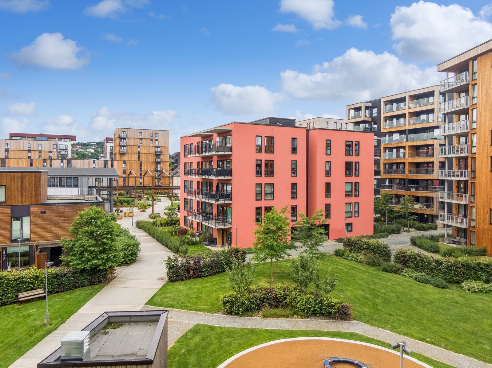 Fasadebilde. Leiligheten ligger øverst til venstre i bildet. Galleribilde