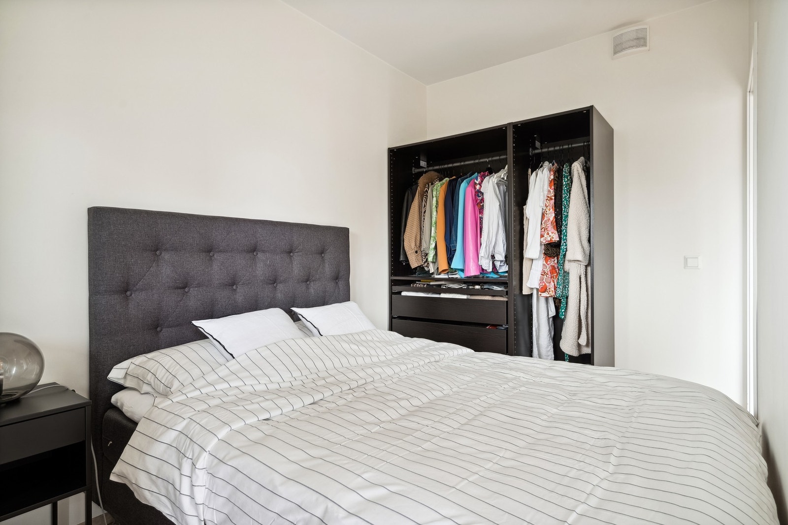 Soverom 2 er på 8,3 kvm og har plass til garderobeskap. Galleribilde