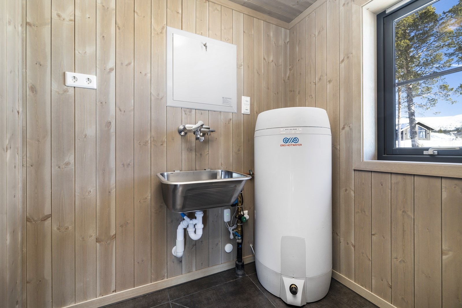 Vaskeromteknisk rom i 1. etasje. Galleribilde