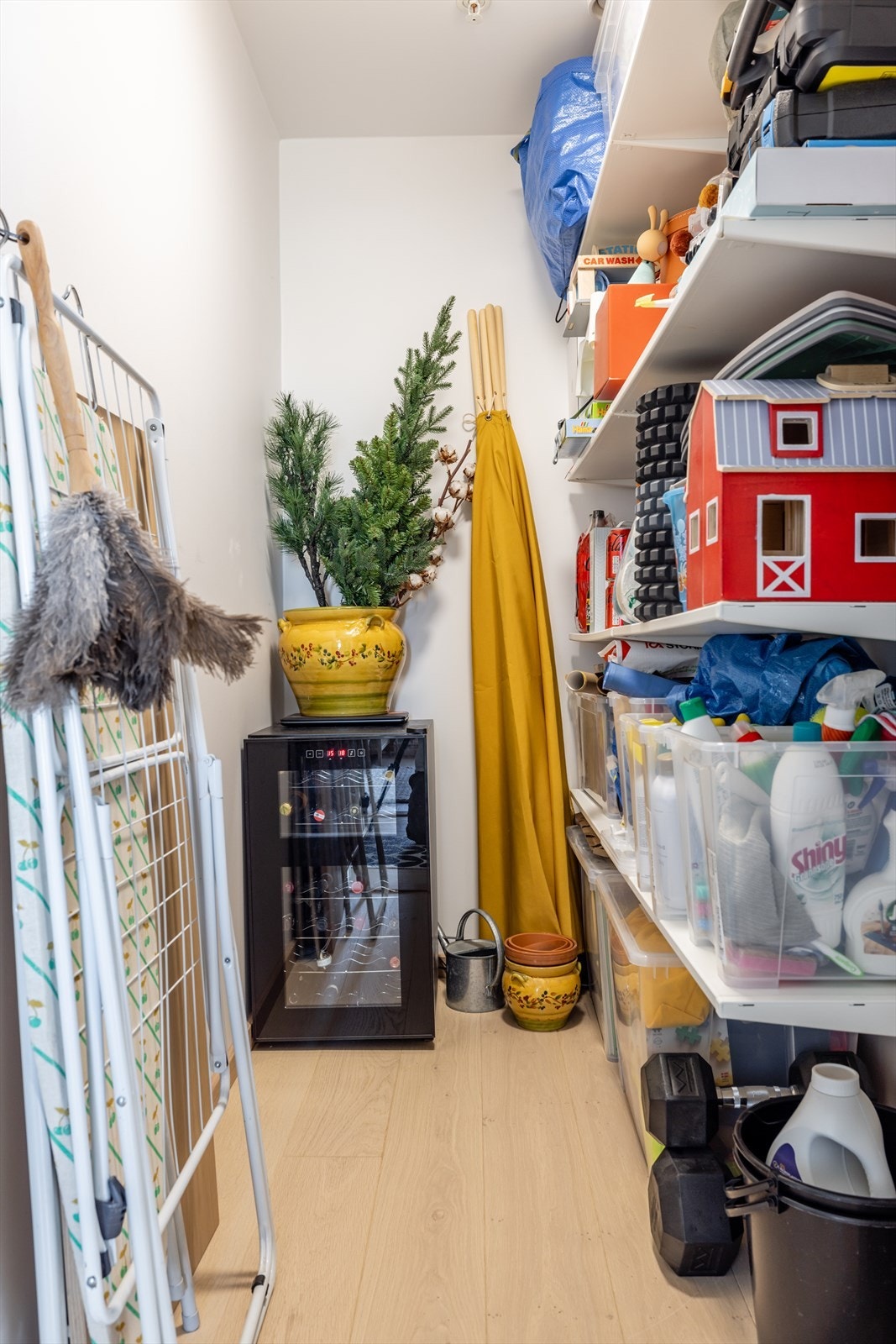 Meget praktisk bod inne i leiligheten. Galleribilde