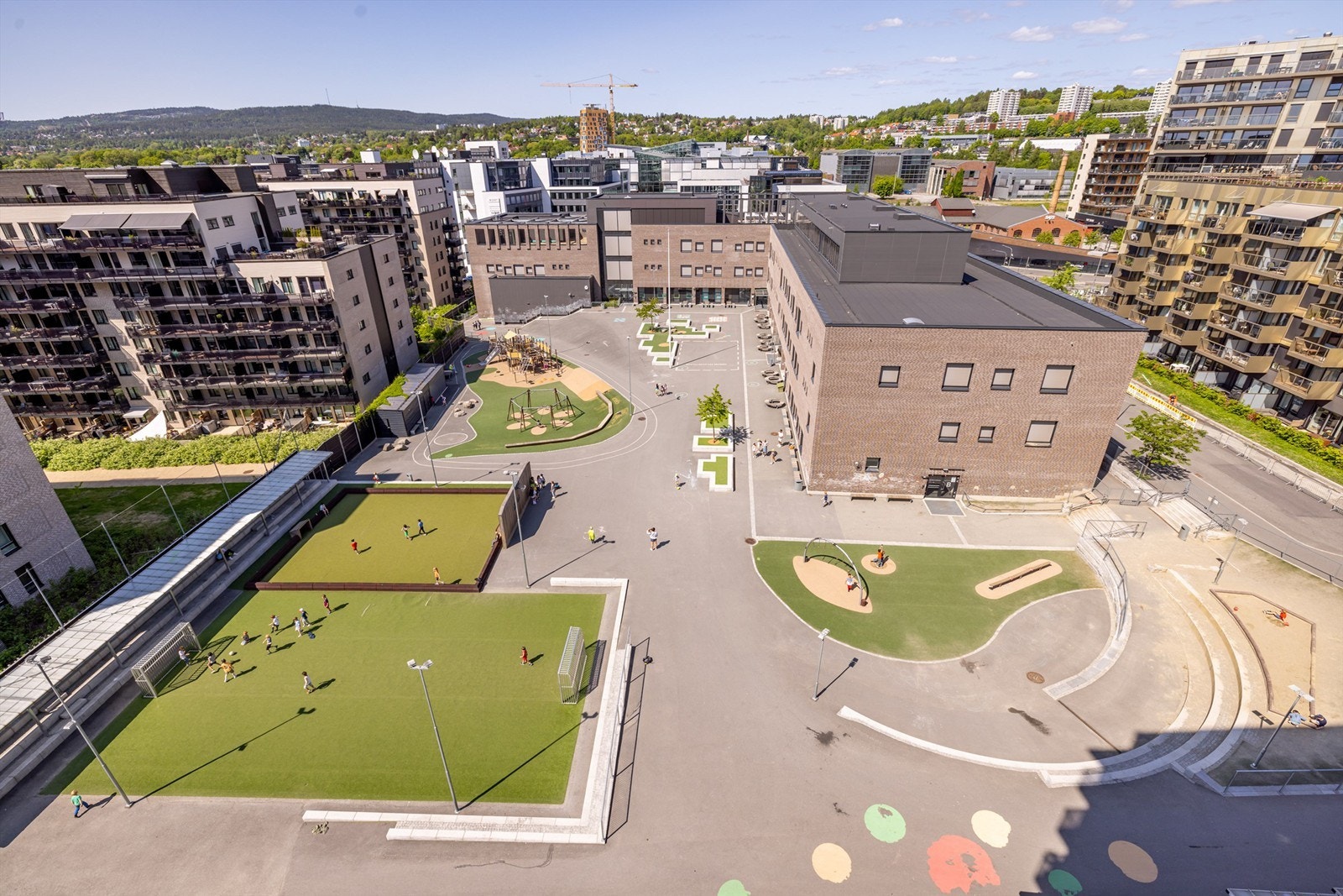 Fernanda Nissens skole i umiddelbar nærhet. Galleribilde