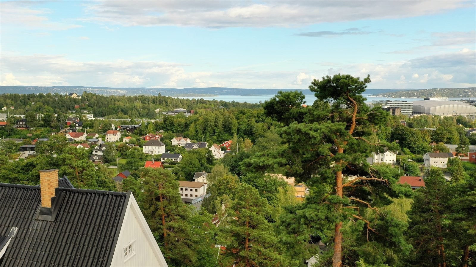 "Fjordblikk" er en sjelden eiendom med panoramautsikt i Utsiktsveien. Galleribilde