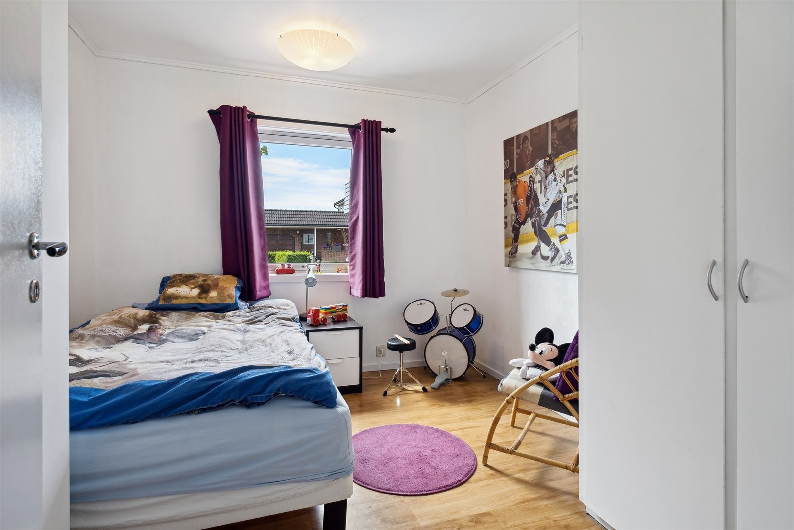 Soverom II - De to resterende soverommene er noe mindre, men passer perfekt som barnerom, gjesterom, kontor eller lignende Galleribilde