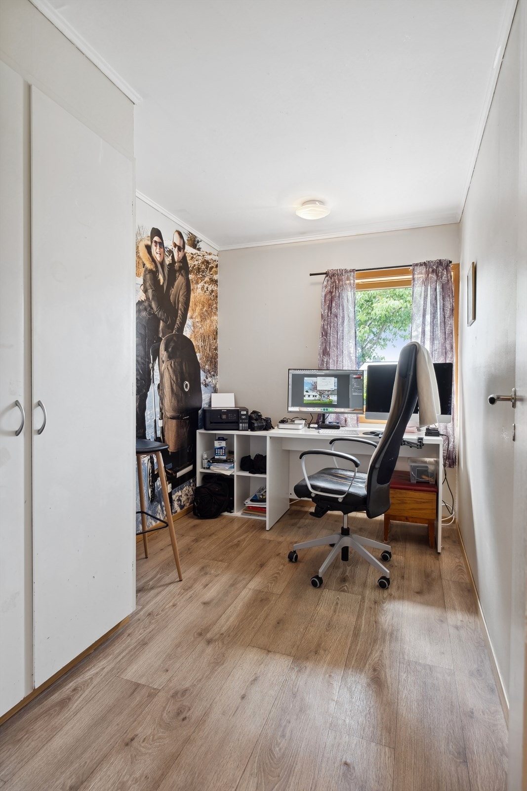 Soverom III - De to resterende soverommene er noe mindre, men passer perfekt som barnerom, gjesterom, kontor eller lignende Galleribilde