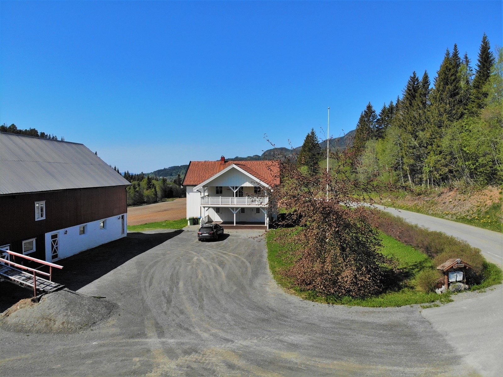 Svær gårdsplass Galleribilde