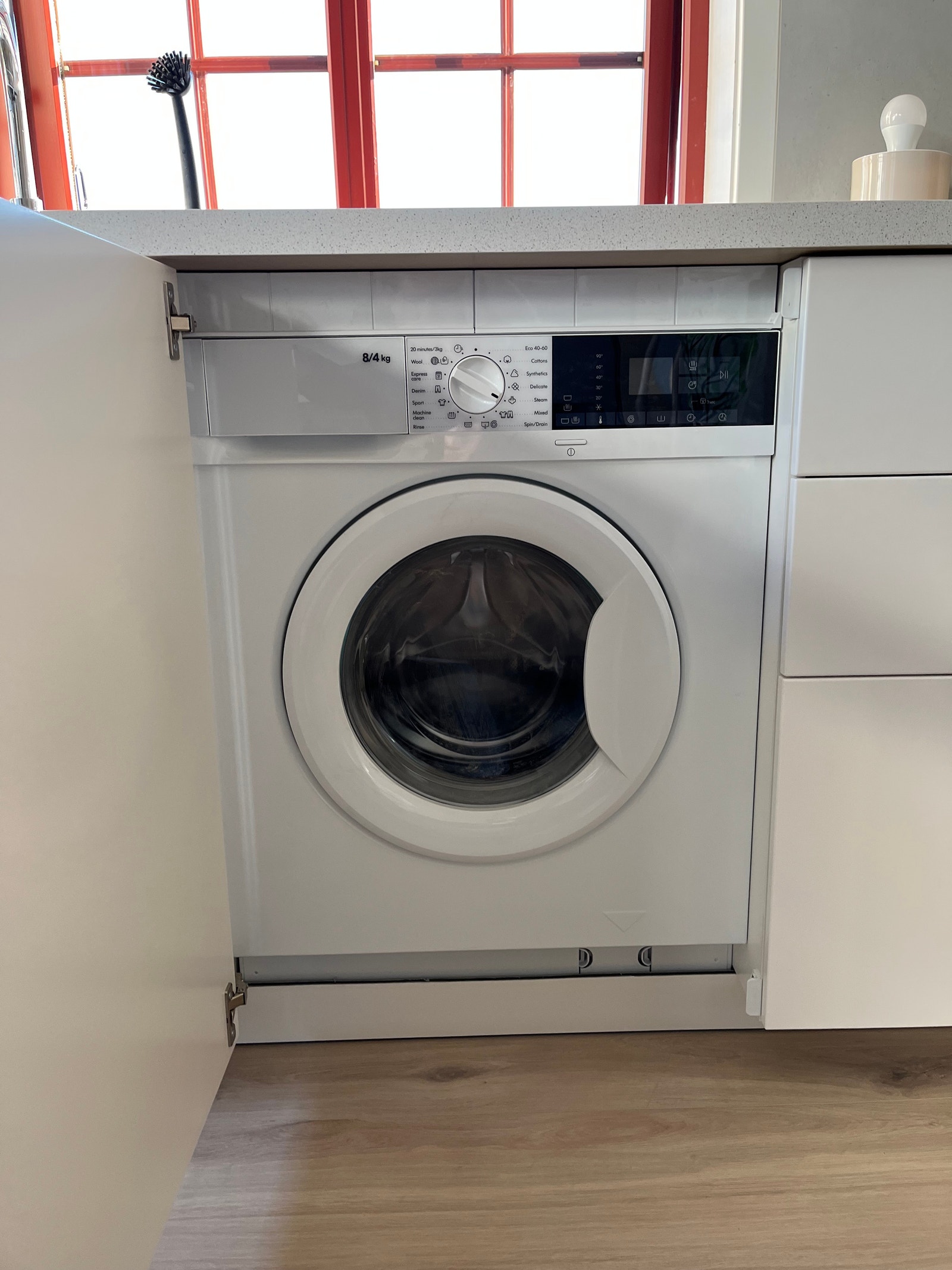 Kombinert vaskemaskin og tørketrommel Galleribilde