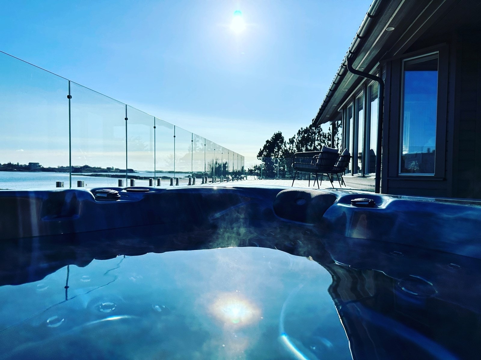 Privat bilde - Jacuzzi - her nyter du kystlivet i alle 4 årstider. Galleribilde