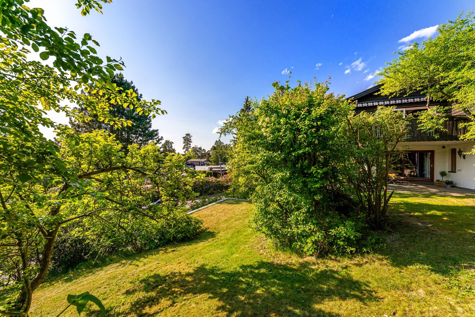 Stor og flott opparbeidet tomt på 1199 m² Galleribilde