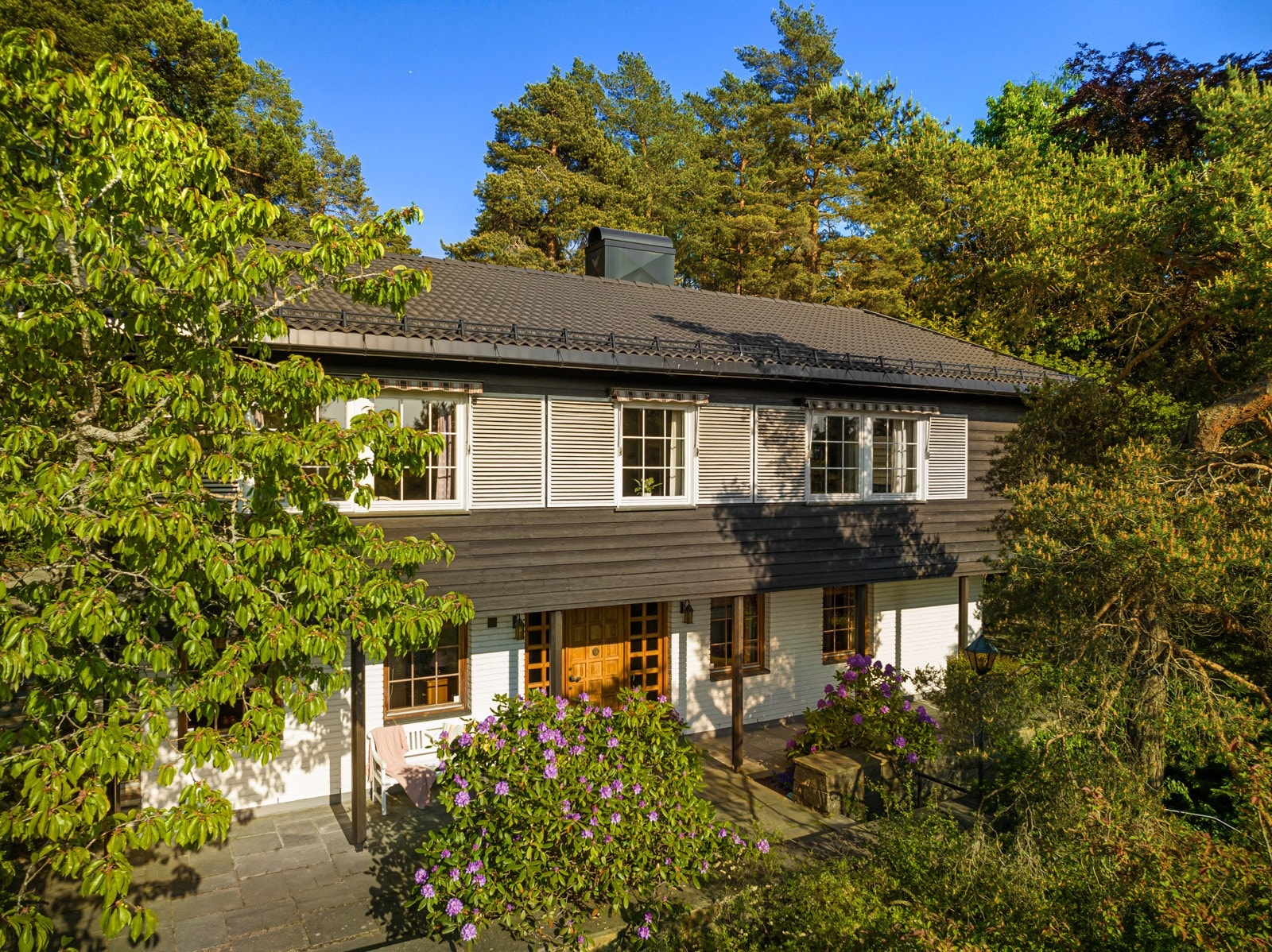 Velkommen til Kyhns vei 11 - Arkitekttegnet enebolig på 2 plan med BRA på hele 275 m² Galleribilde