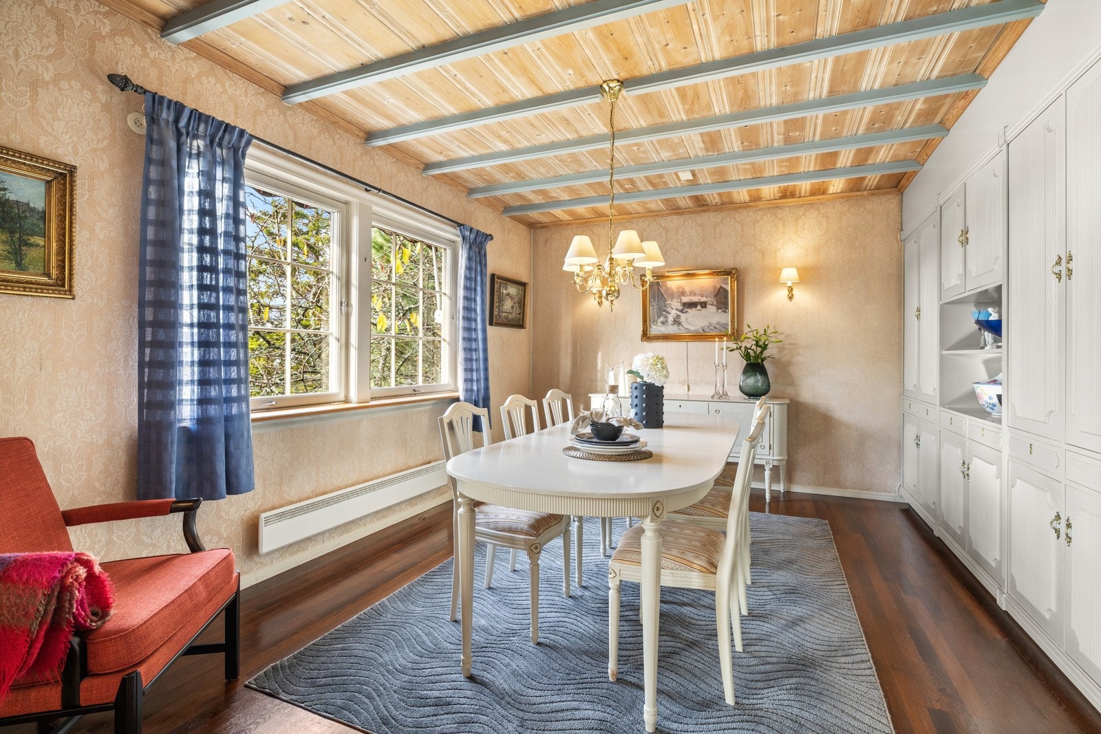 Flott spisestue med tilknytning til stue og kjøkken Galleribilde