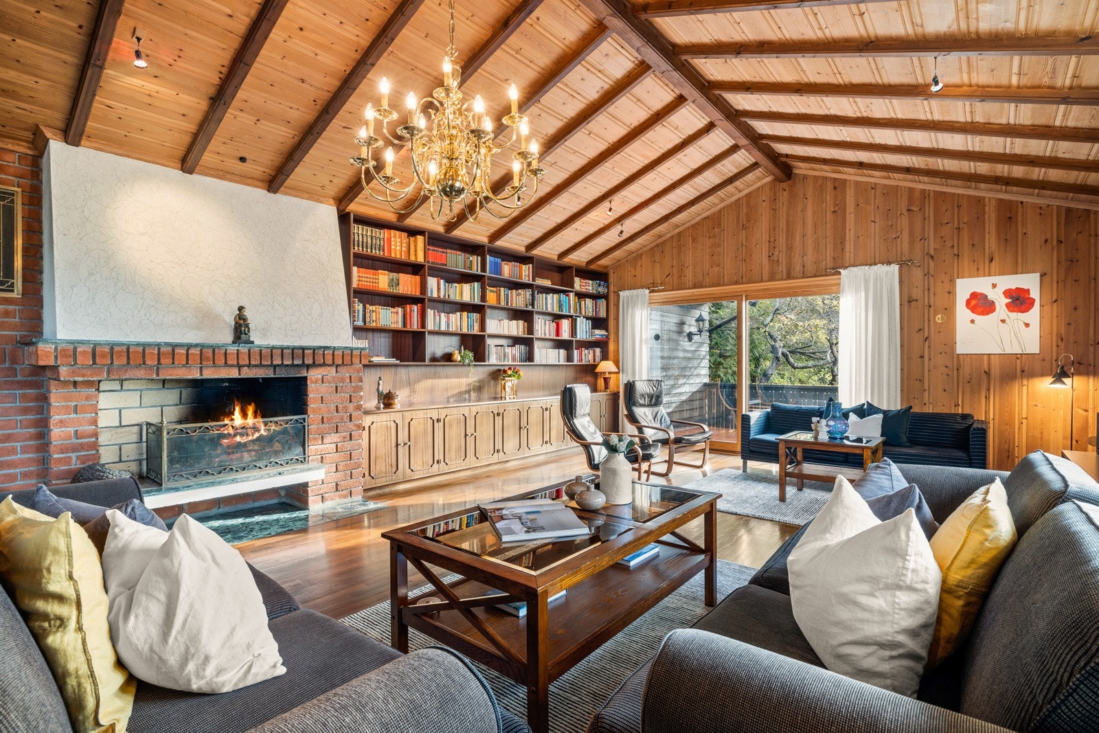 Åpen peis for varme og hygge Galleribilde