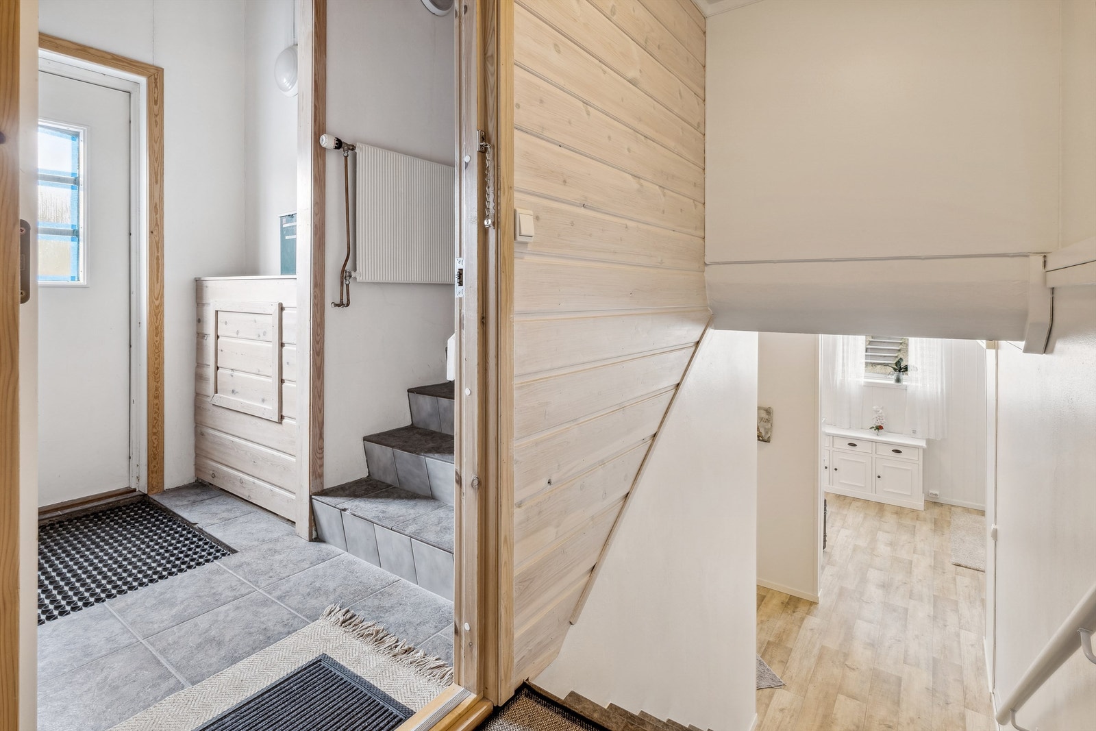 Felles inngangsparti med èn annen boenhet Galleribilde