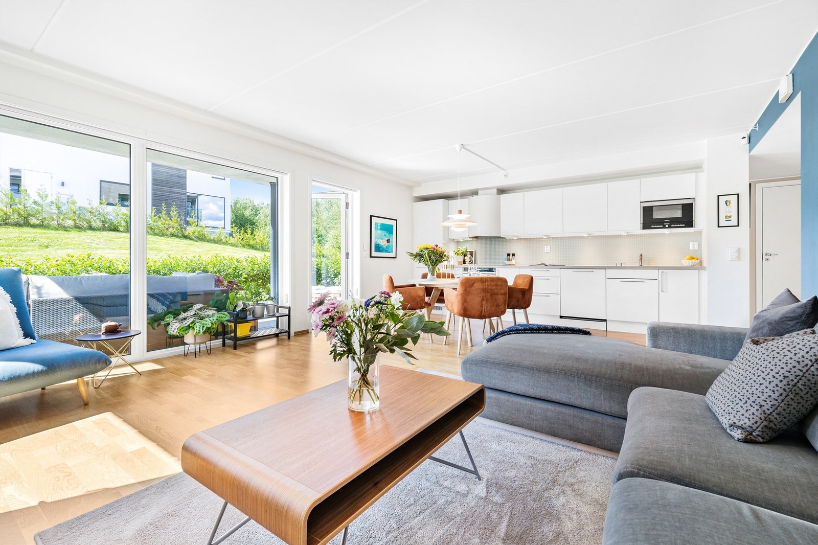 Lys og fin stue/kjøkkenløsning Galleribilde