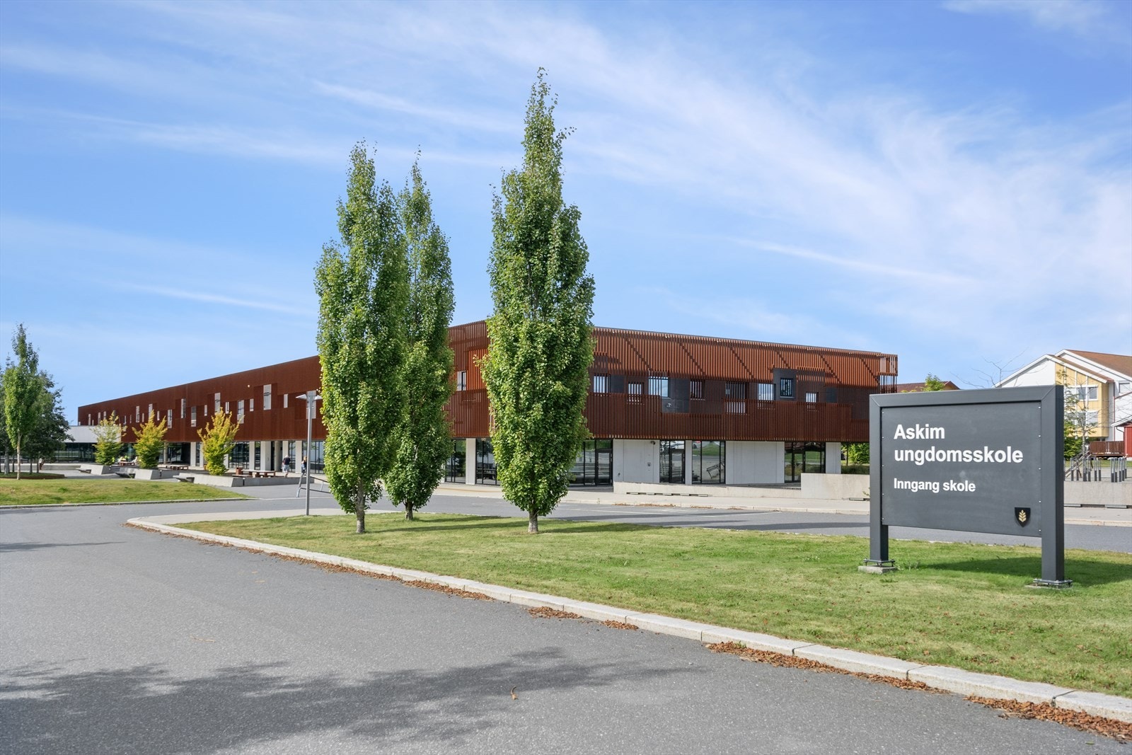 Det er under 2 km til Askim ungdomsskole med ca. 600 elever fra 8. til 10. klasse. Galleribilde