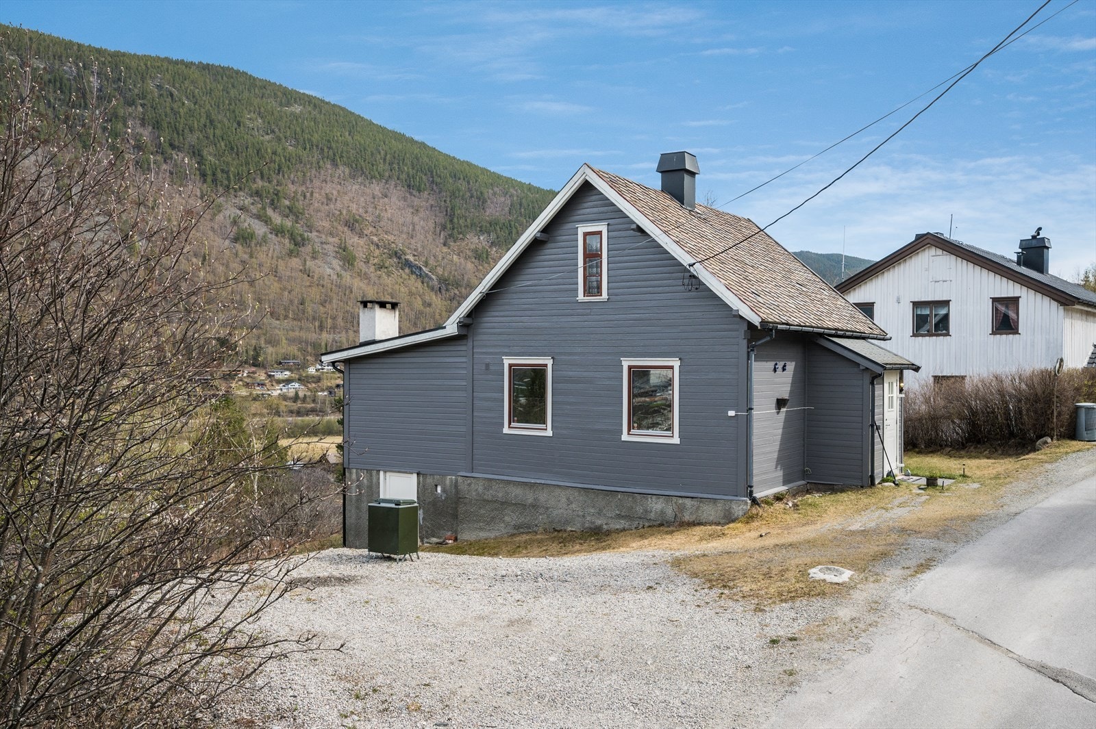 Eiendommen sett fra Klyphaugvegen Galleribilde