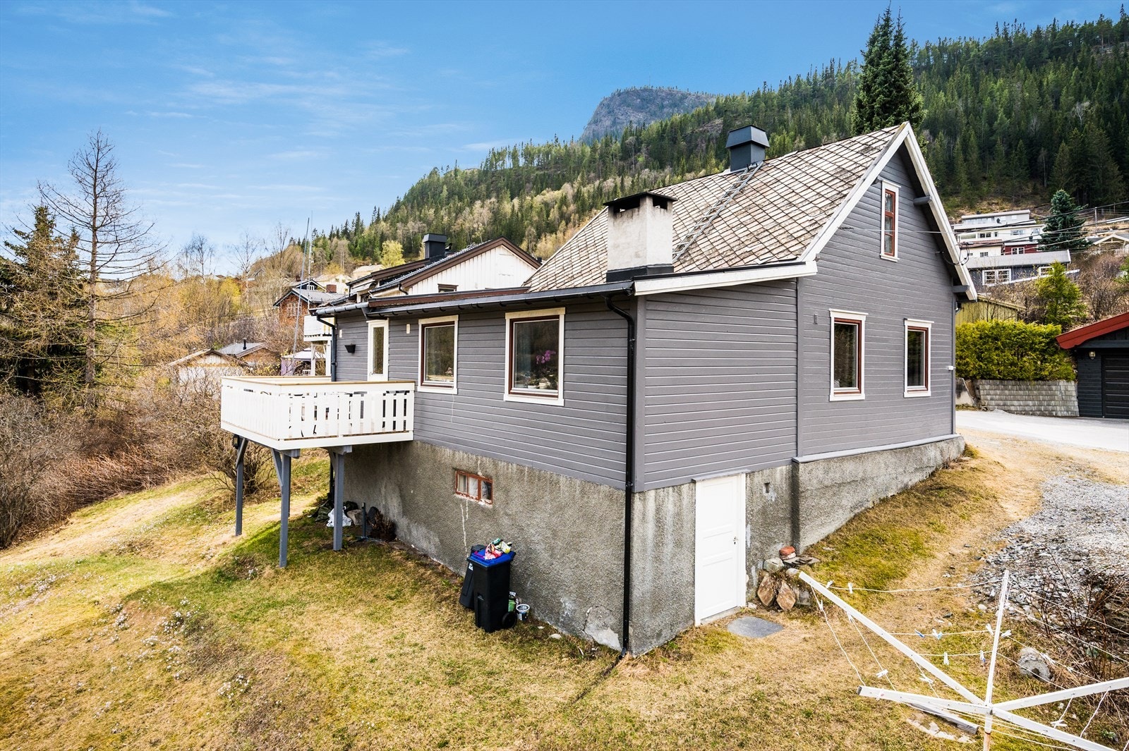 Fasade på nedsiden av huset. Galleribilde
