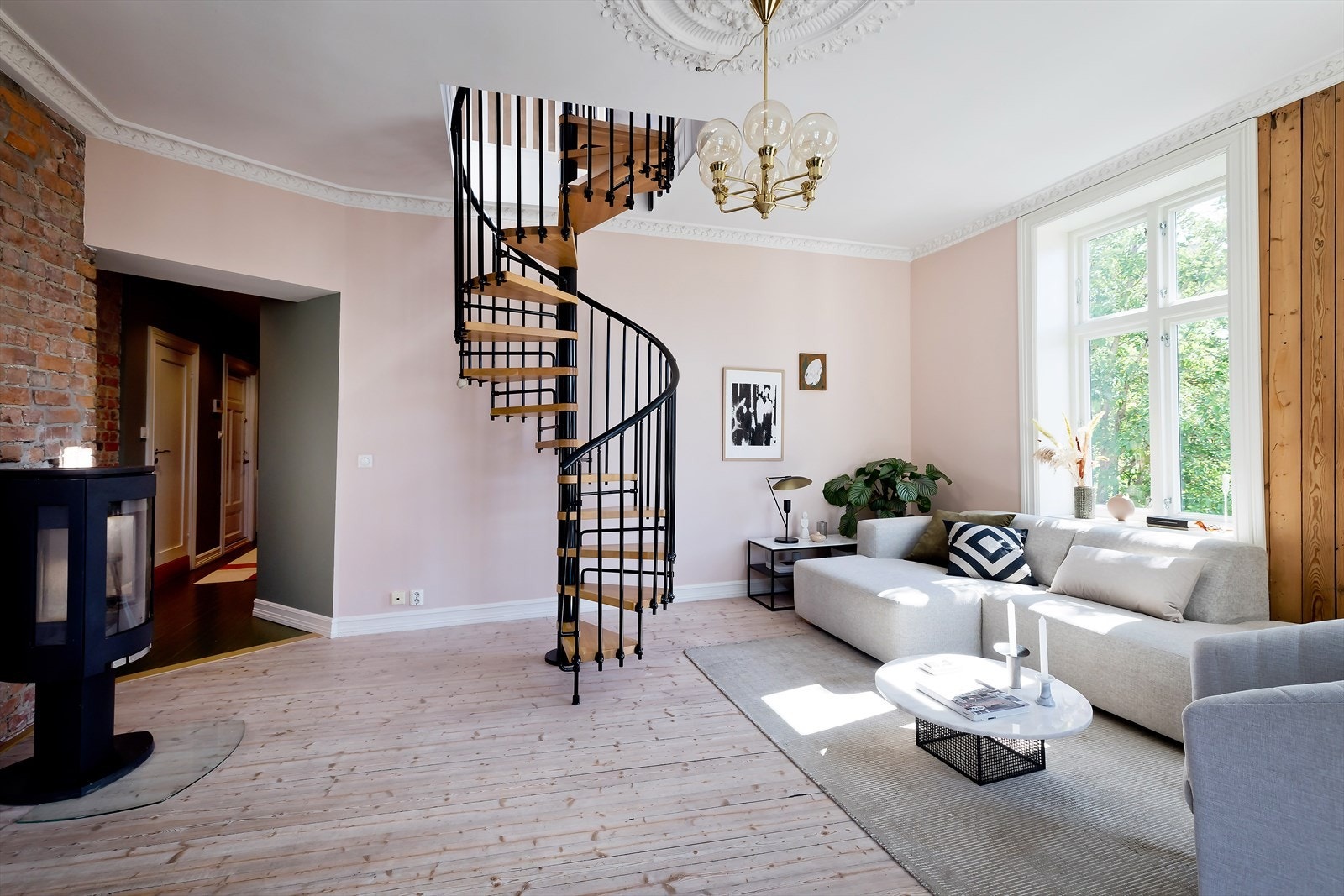 Unik 6-roms leilighet over to plan Galleribilde