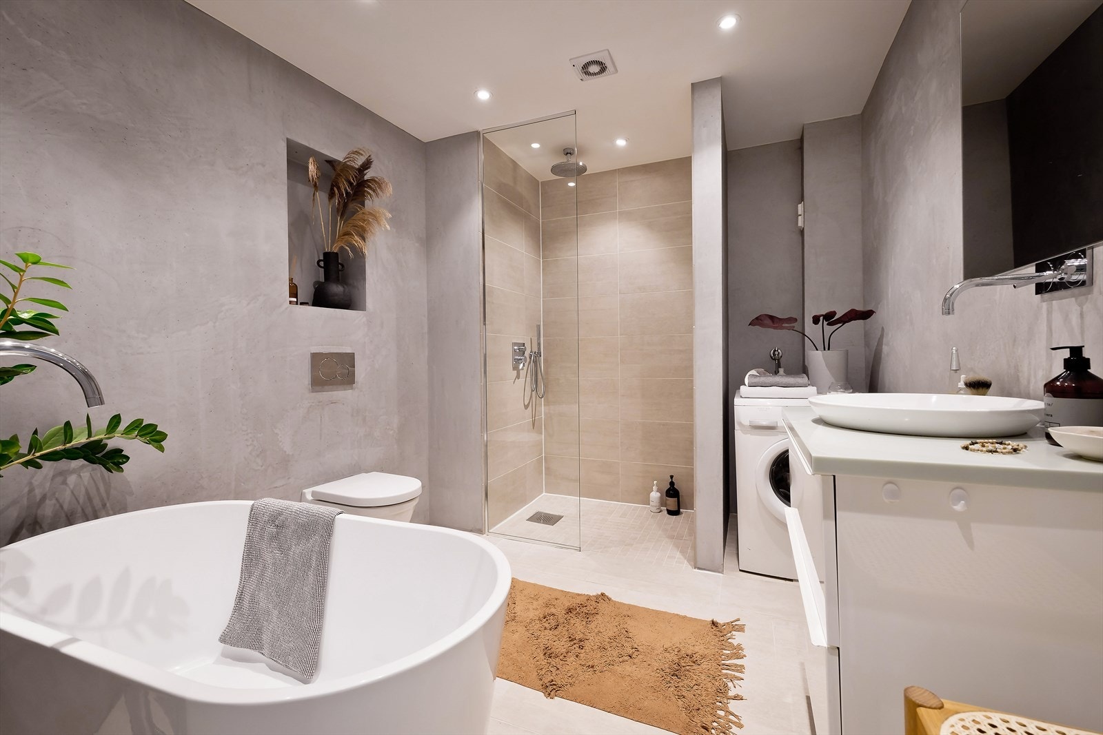 Delikat baderom, renovert i 2014 Galleribilde