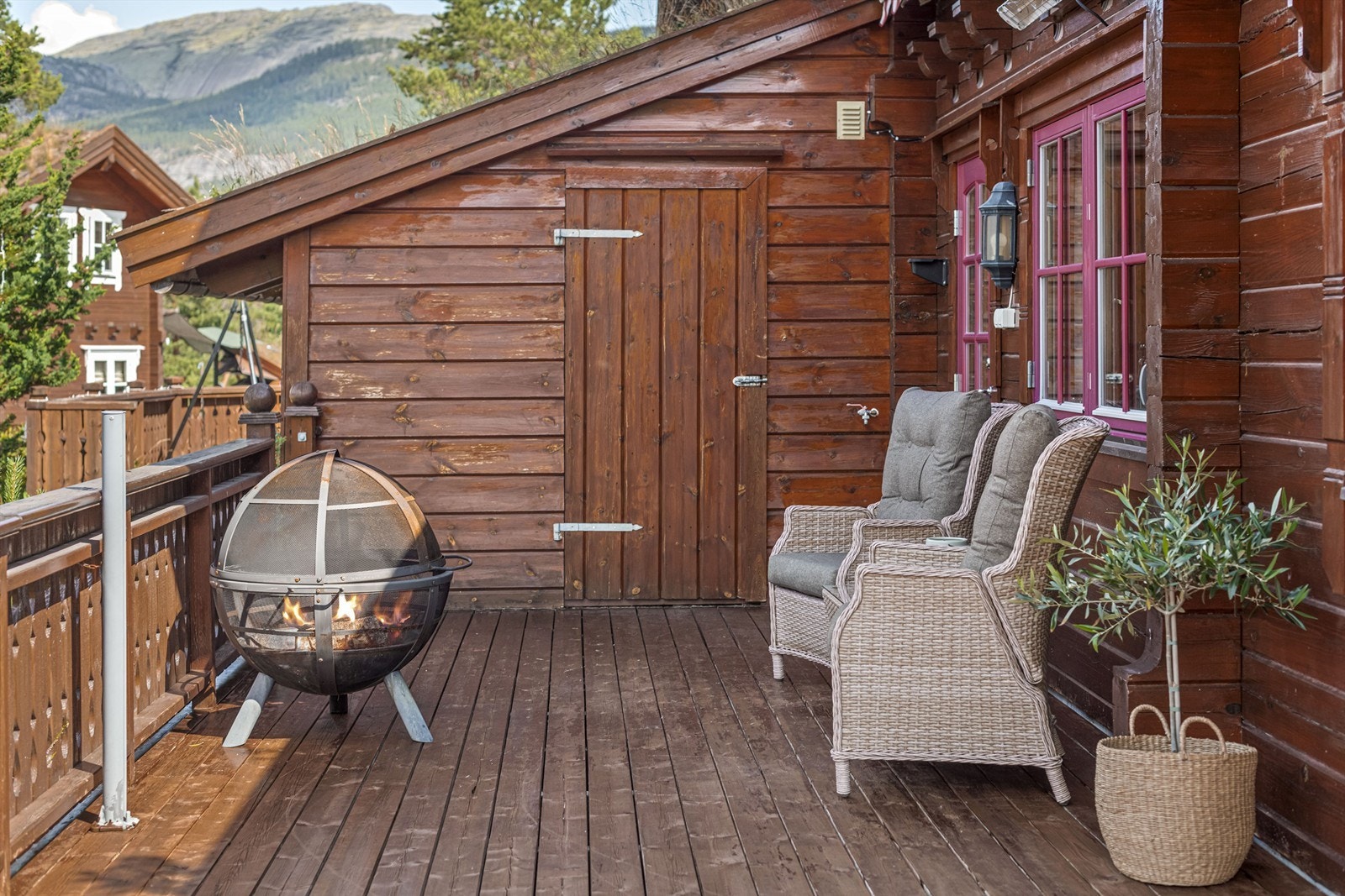 Utebod er både praktisk og skjermende mot naboen Galleribilde