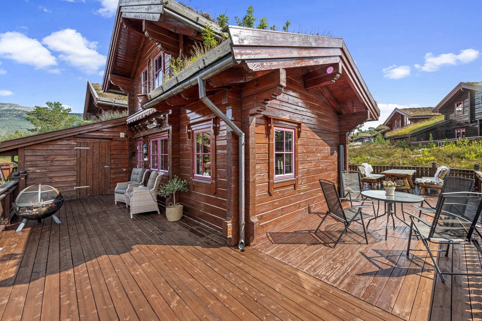 Deilig og solrik terrasse med svært gode solforhold Galleribilde