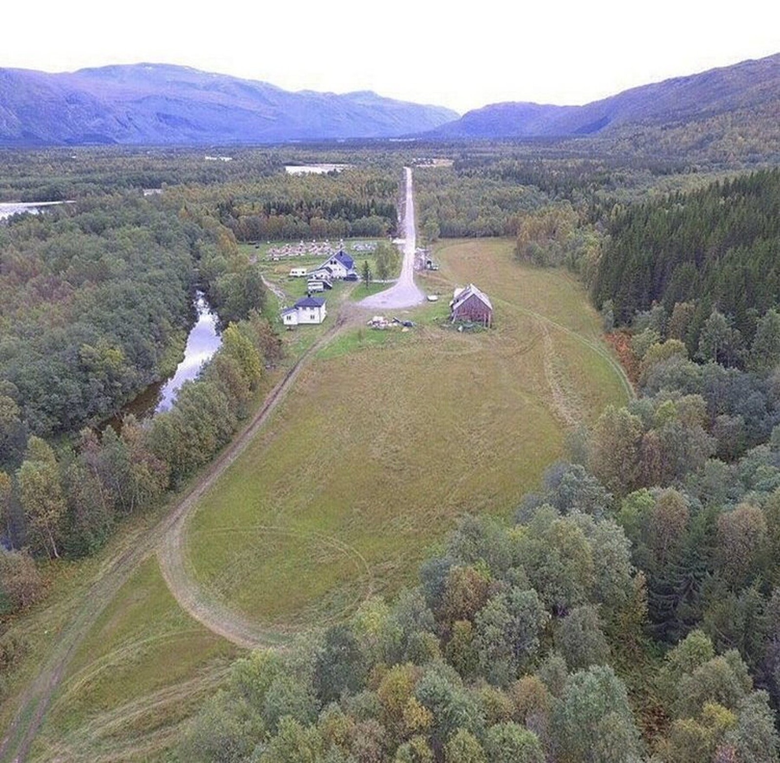 Oversikt over Haugset Gård før stallen ble bygd Galleribilde