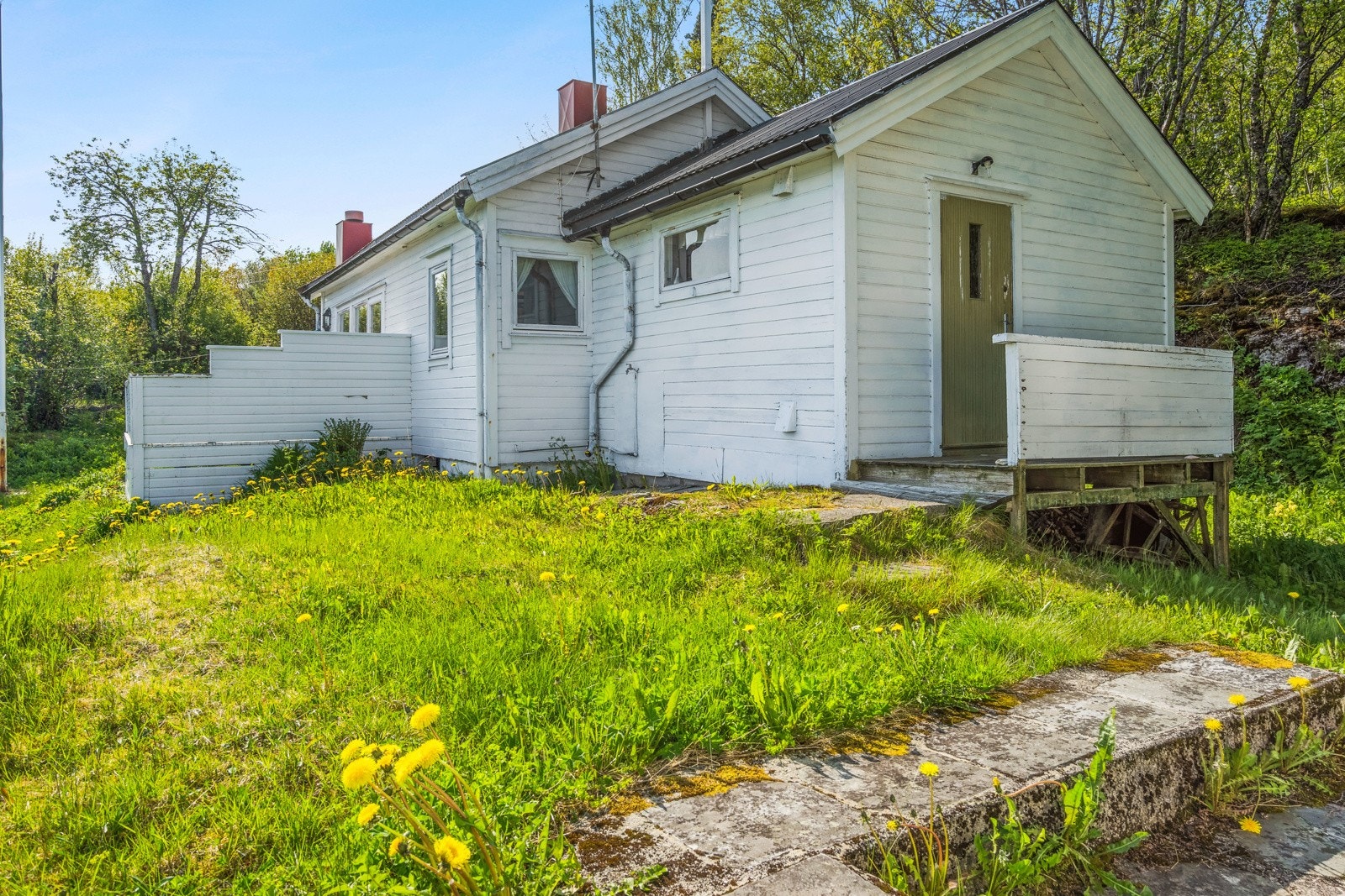 - Ønsker dere med dette hjertelig velkommen til visning i Breiviksvingen 18. Galleribilde