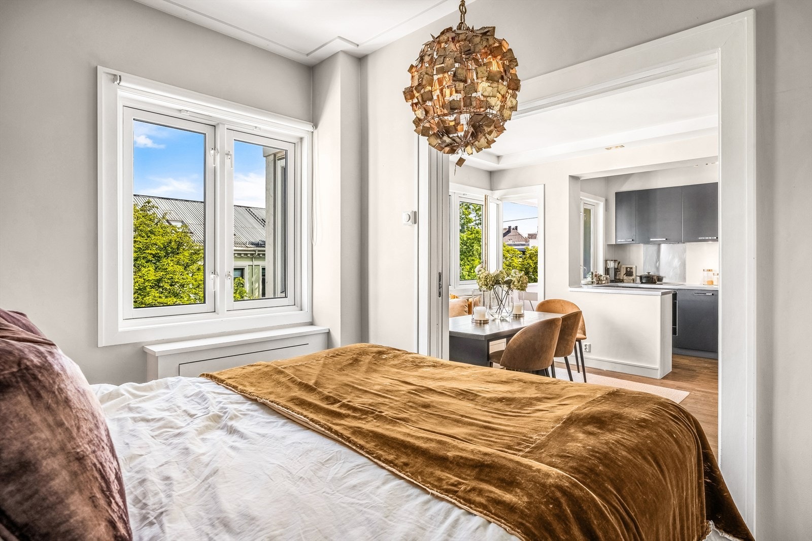 Det er god plass til å møblere med dobbeltseng og tilhørende møblement. Galleribilde