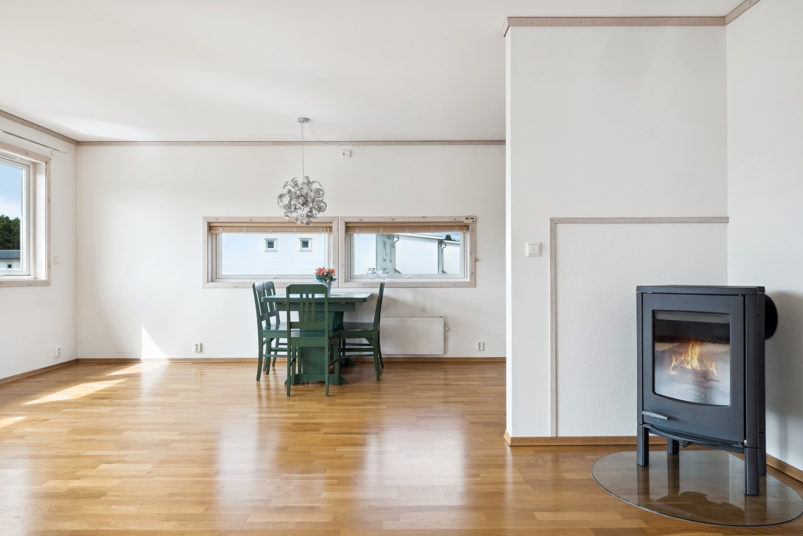 Vedfyring sørger for en lun og behagelig varme. Galleribilde