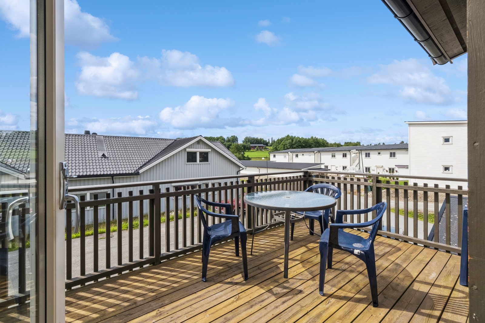 Terrasse med plass til sittegruppe. Galleribilde