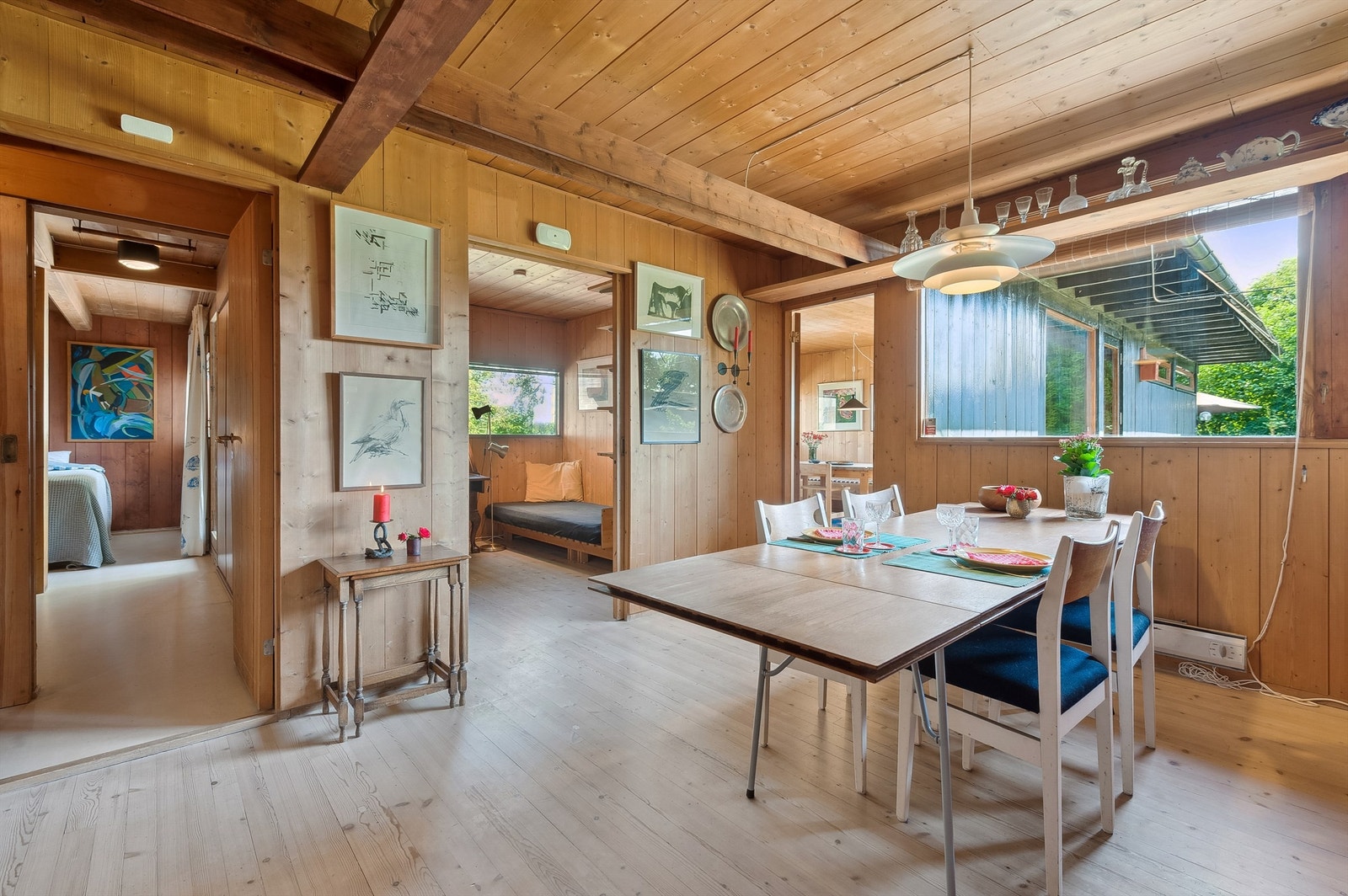 Hyggelig spiseplass i tilknytning til kjøkkenet. Galleribilde