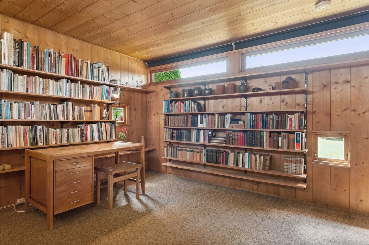 Størrelsen på rommet gjør at dette fint kan benyttes som en ekstra stue. Galleribilde