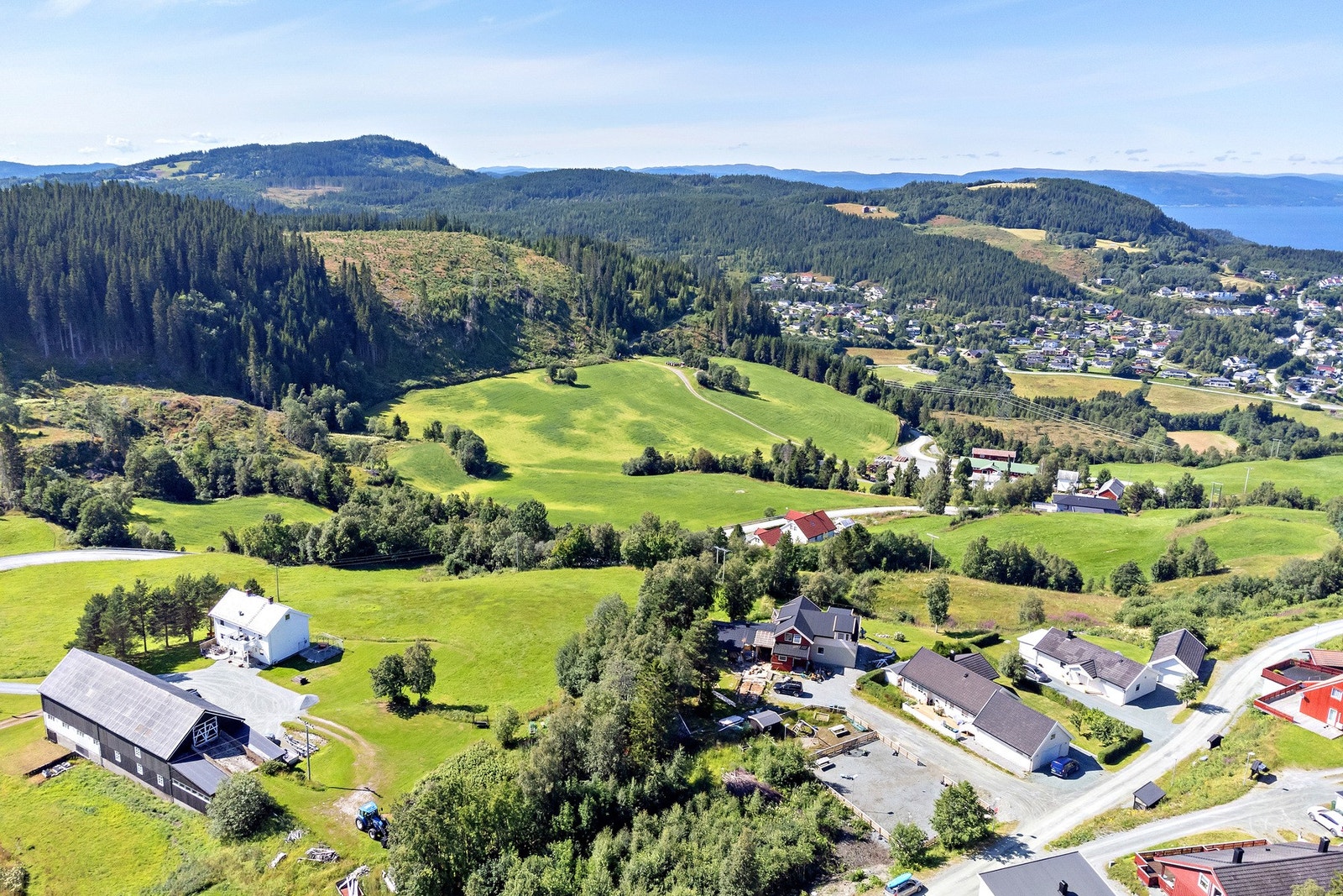 Landlig og familievennlig område med utstrakte turmuligheter Galleribilde