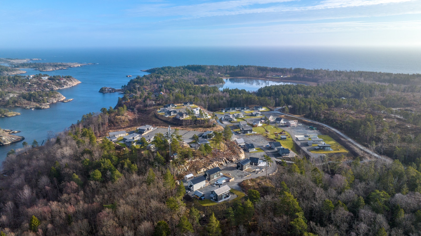 Alveberget er et romslig hyttefelt, tett på naturen og kun 15 min fra Arendal sentrum. Galleribilde