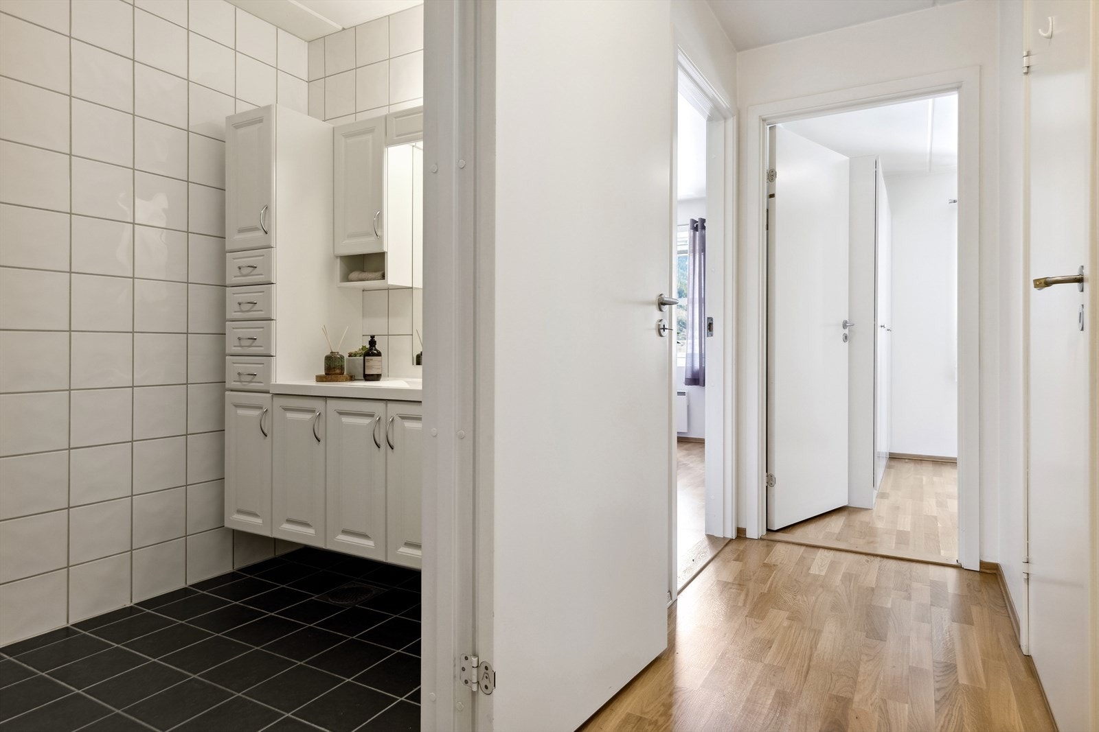 Fra soveromsgangen mot badet. Galleribilde