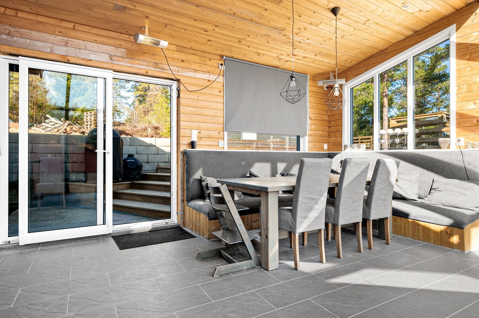 Innglasset hagestue på ca 25kvm. Galleribilde