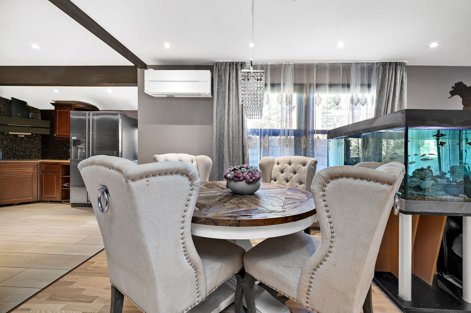 Spisegruppe i tilknytning stue. Galleribilde